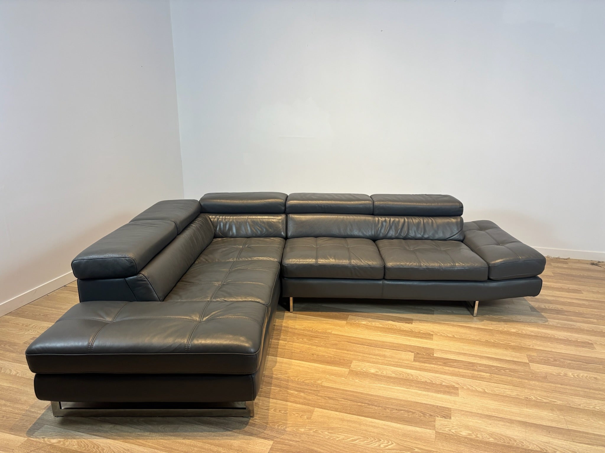 Rockland Mobilia Leather Sectional
