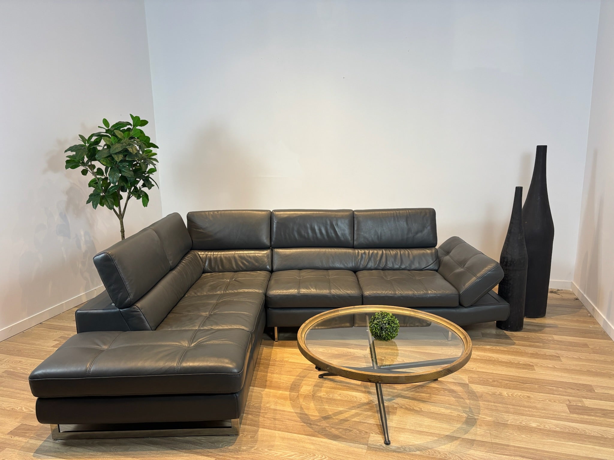 Rockland Mobilia Leather Sectional