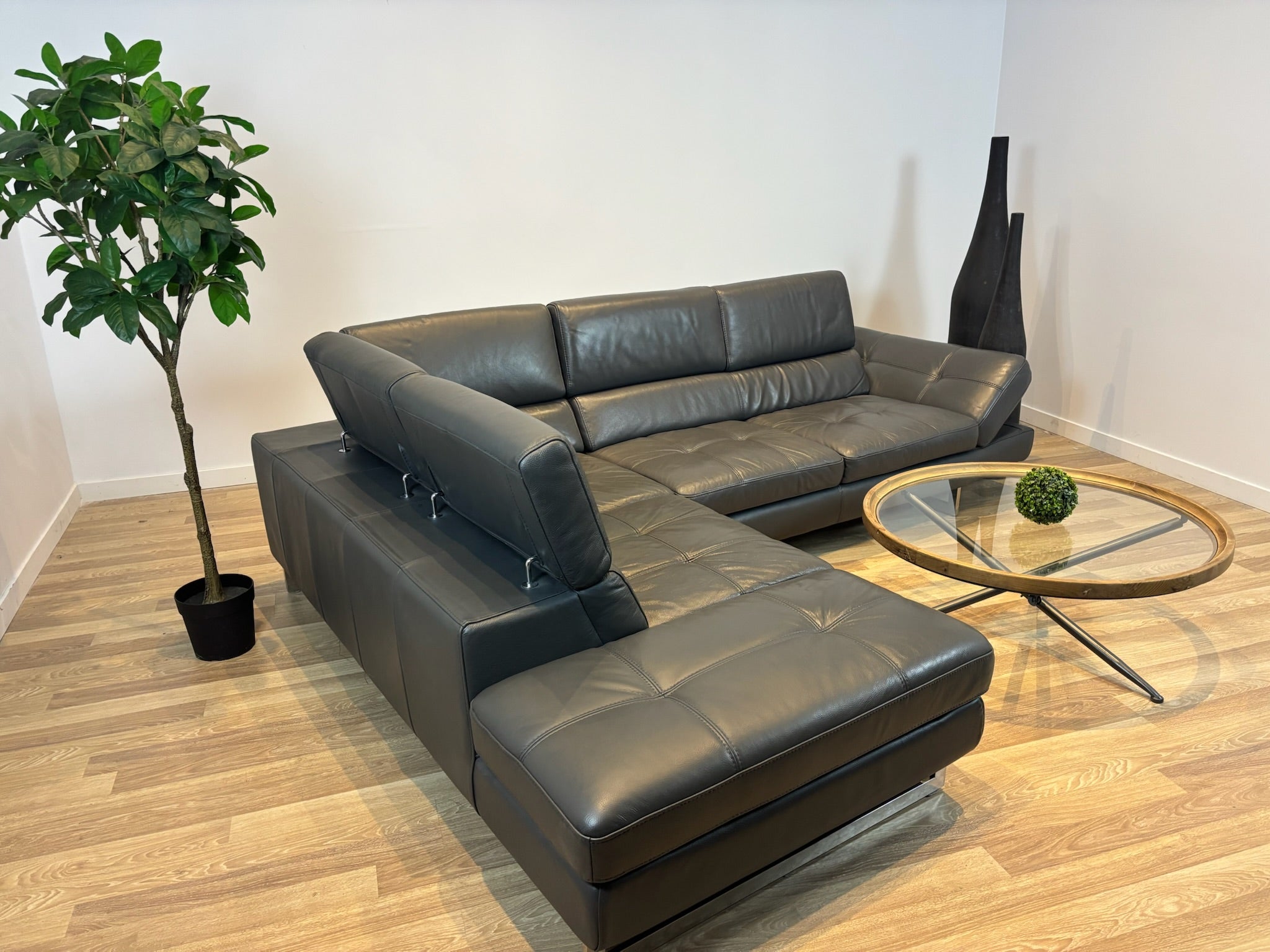 Rockland Mobilia Leather Sectional