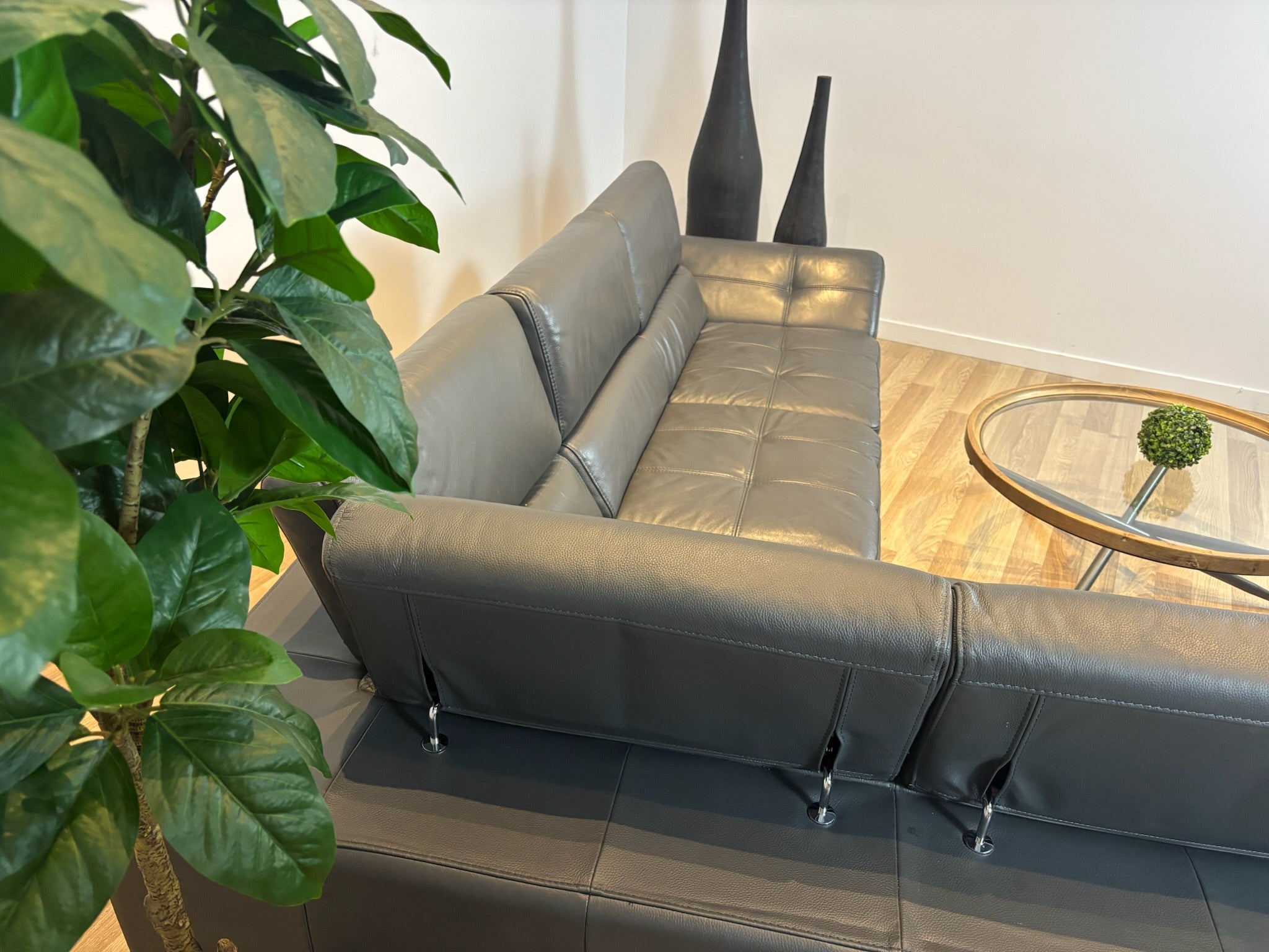 Rockland Mobilia Leather Sectional